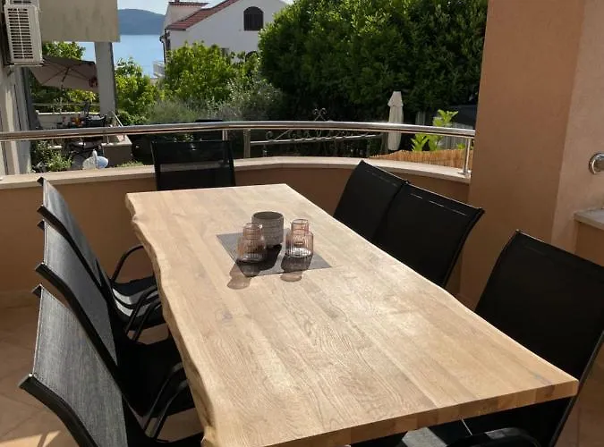 Room5 Fuer Familien&freunde, Strandnaehe, Meerblick * Trogir